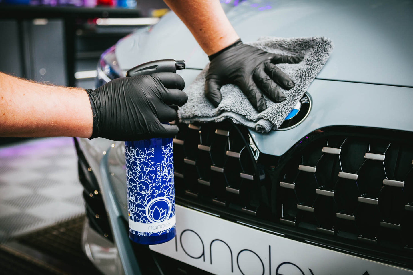 אוטם צבע קרמי לרכב