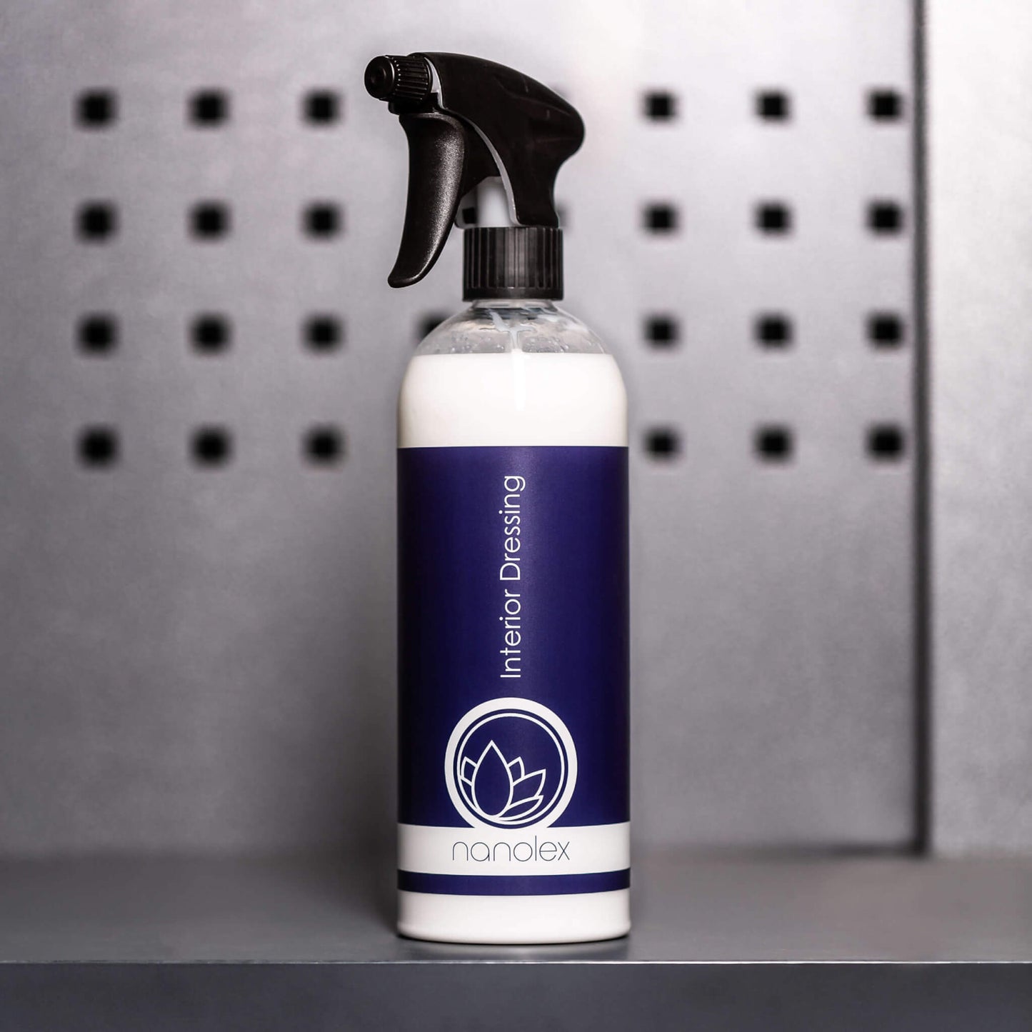 נוזל הגנה וחידוש משטחים פנימיים ברכב Nanolex Interior Dressing