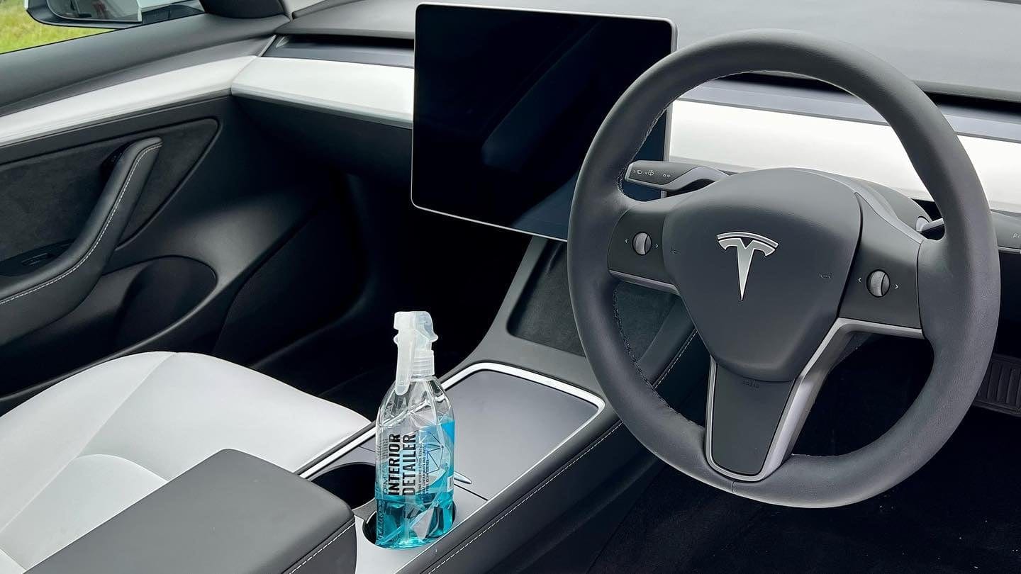 תרסיס דיטיילר לפנים הרכב - Gyeon Interior Detailer